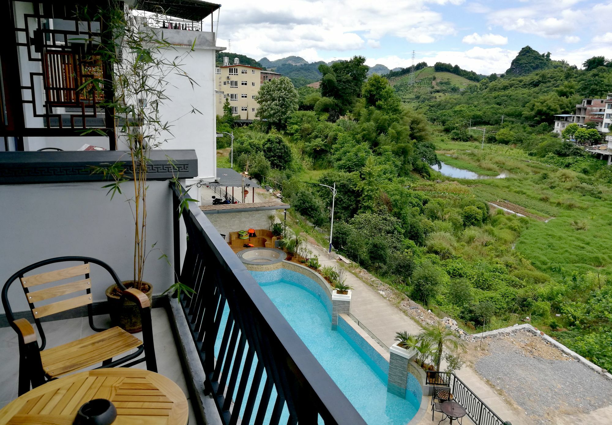 The Bamboo Leaf Yangshuo Hotel Exterior photo